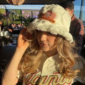 SF Giants Hello Kitty Bucket Hat